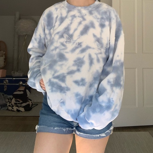 Butterfly Embroidered Crewneck - Picture 3 of 3